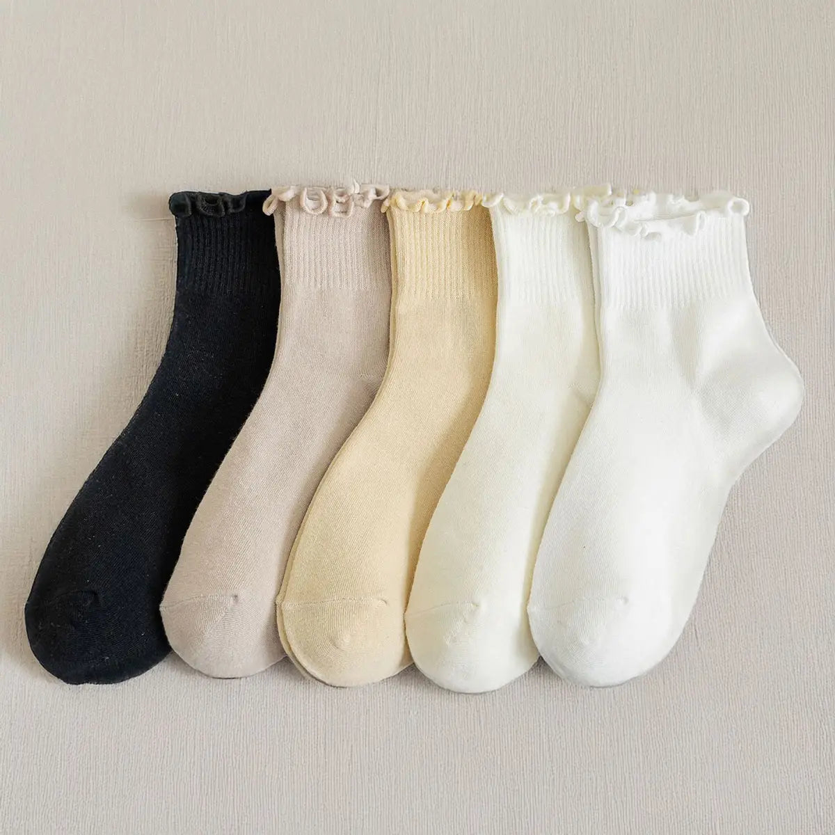 Ruffle Ankle Socks in White