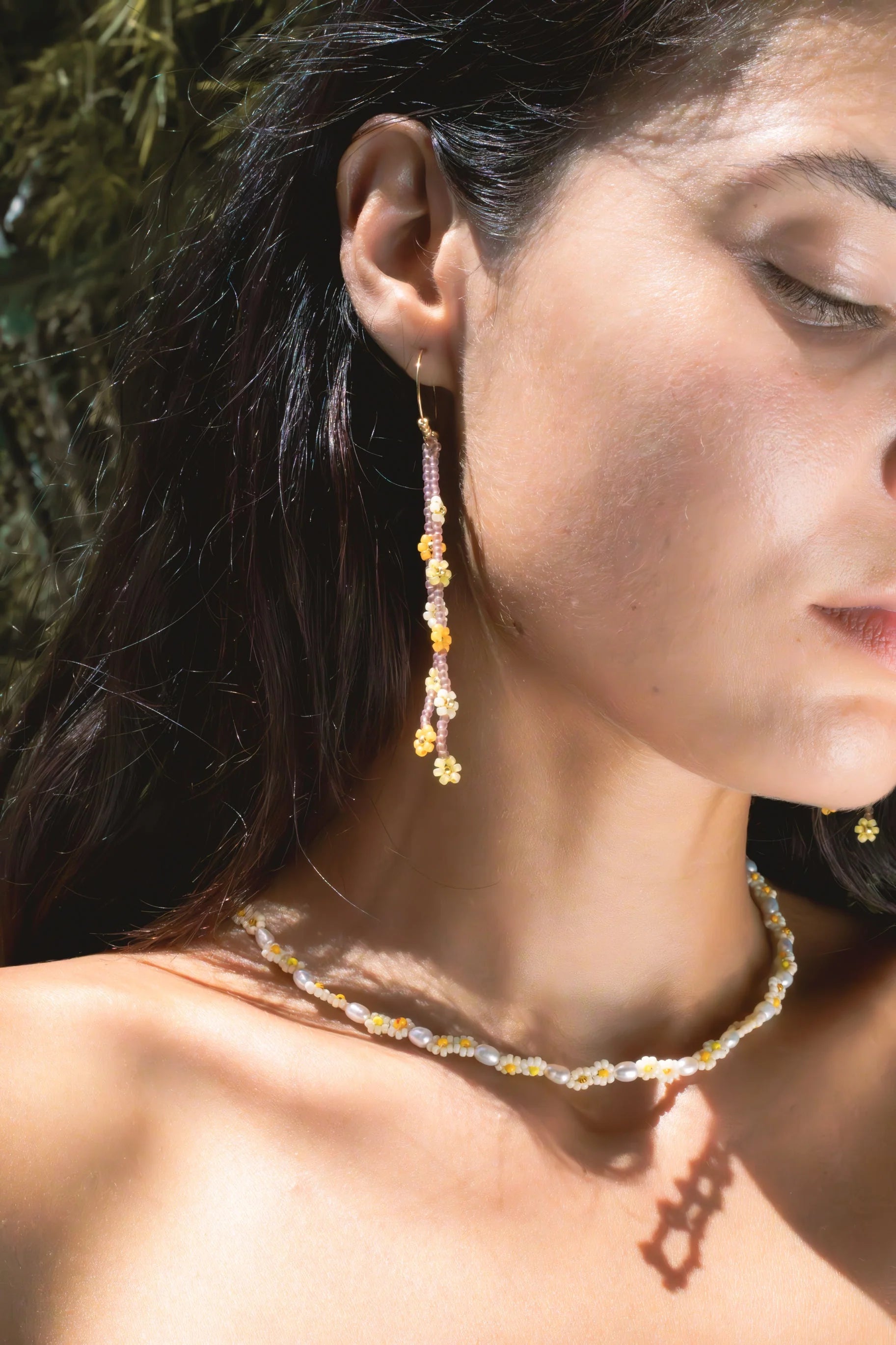 Daisy Flower Necklace — view 2