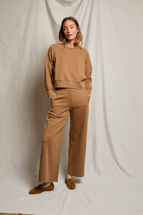 Nell Travel Raglan Sweatshirt in Mocha
