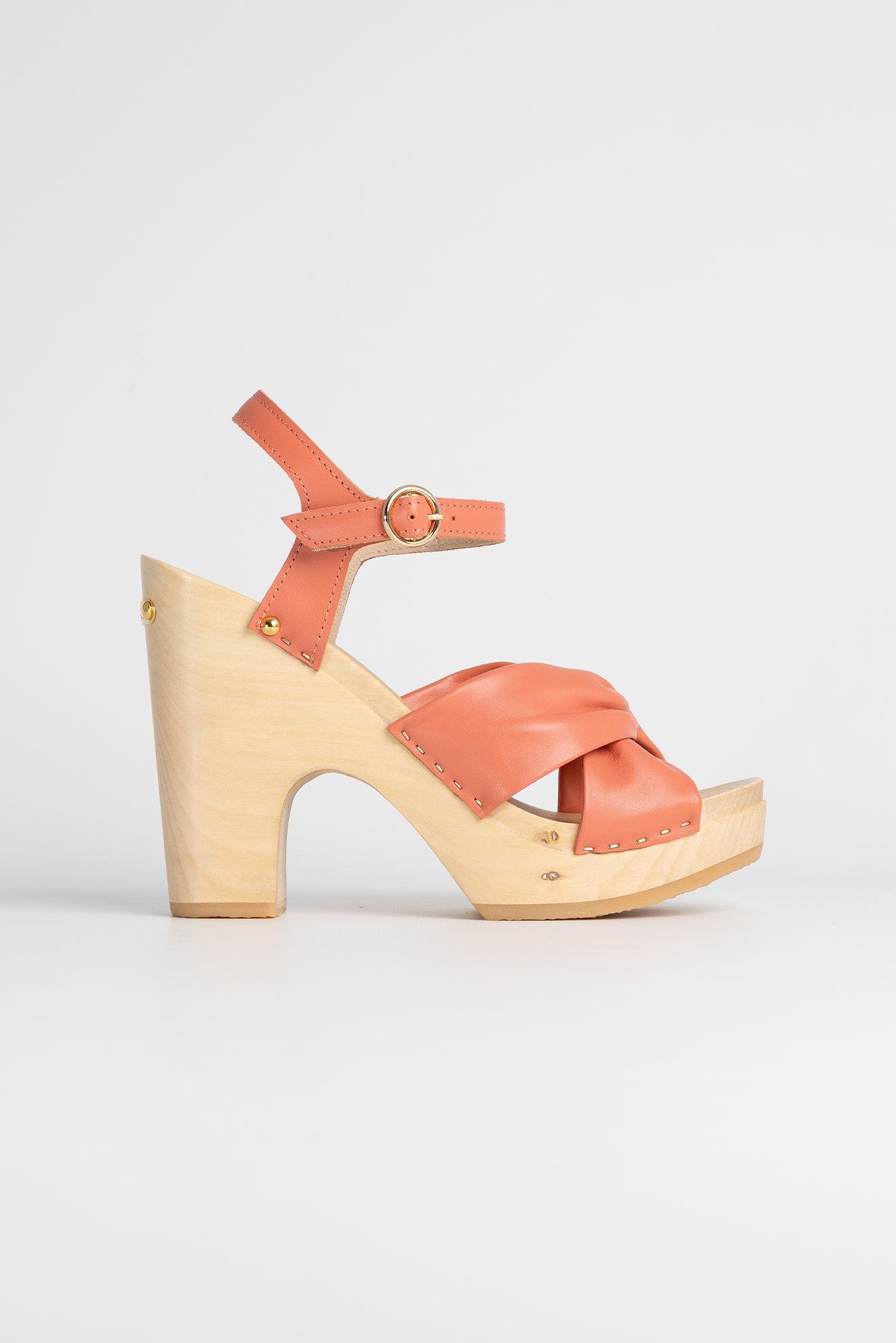 Yaya Clogs in Goji