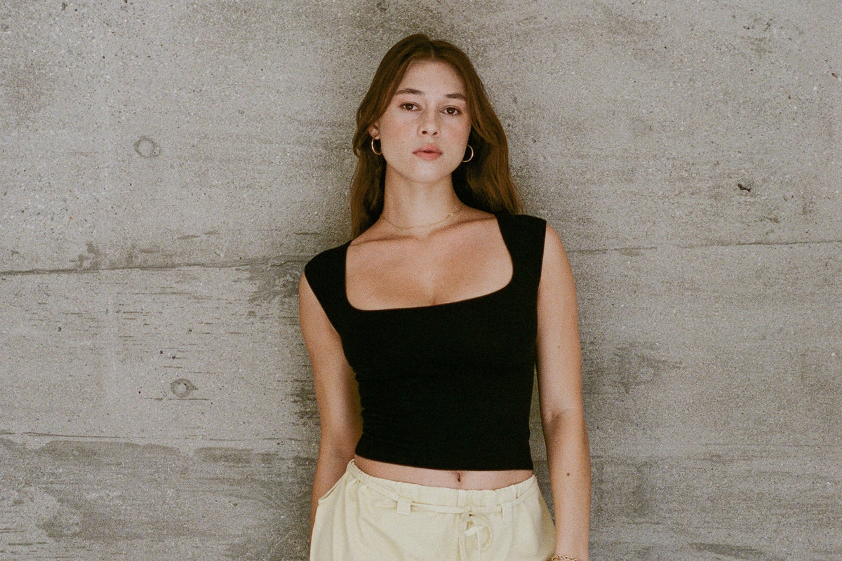 El Tigre Everyday Top in Black — view 3