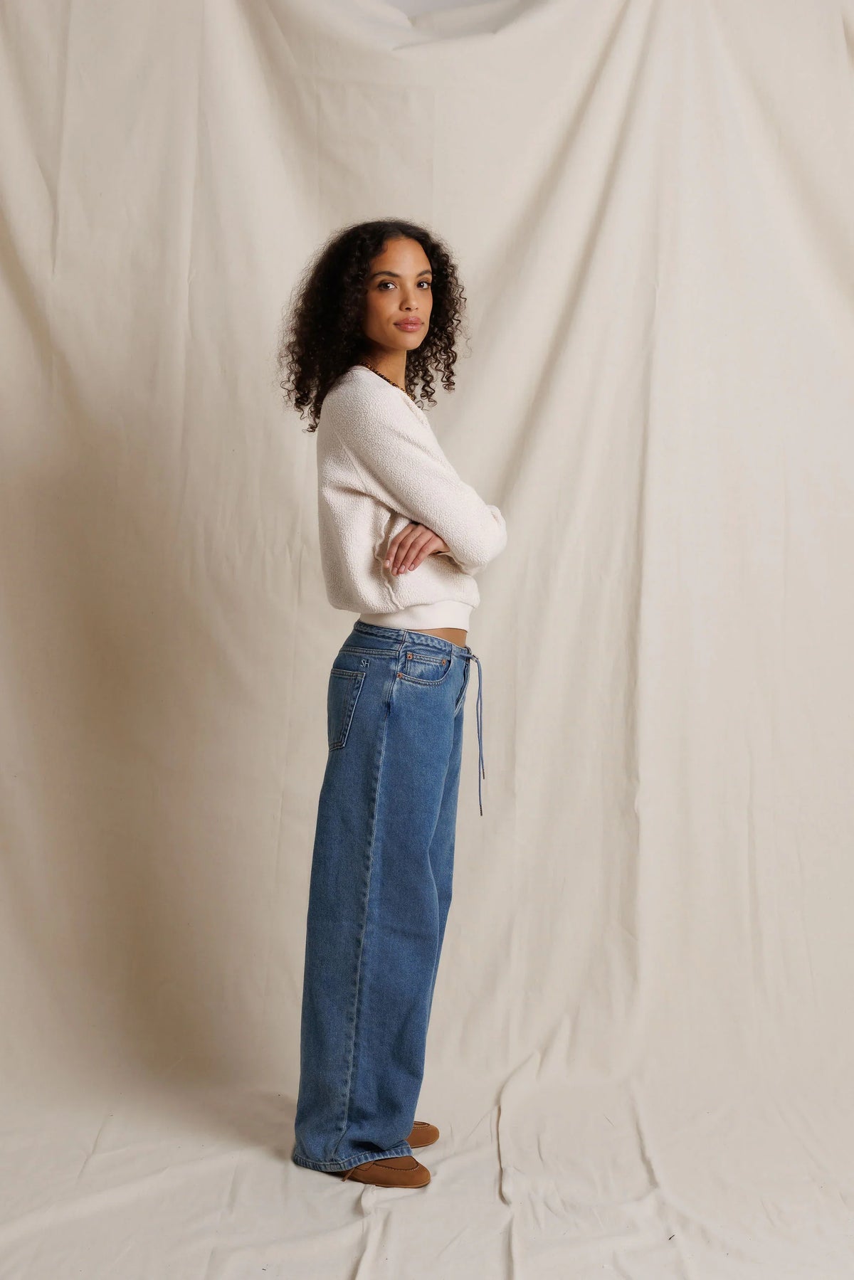 Perfect White Tee Ziggy Sweatshirt in Whitecap Grey, view 2