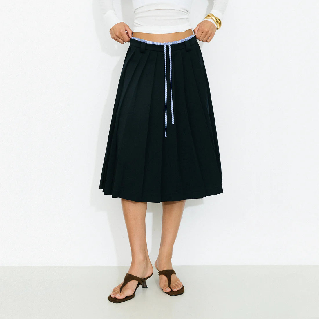 Double Waistband Contrast Pleated Skirt in Navy