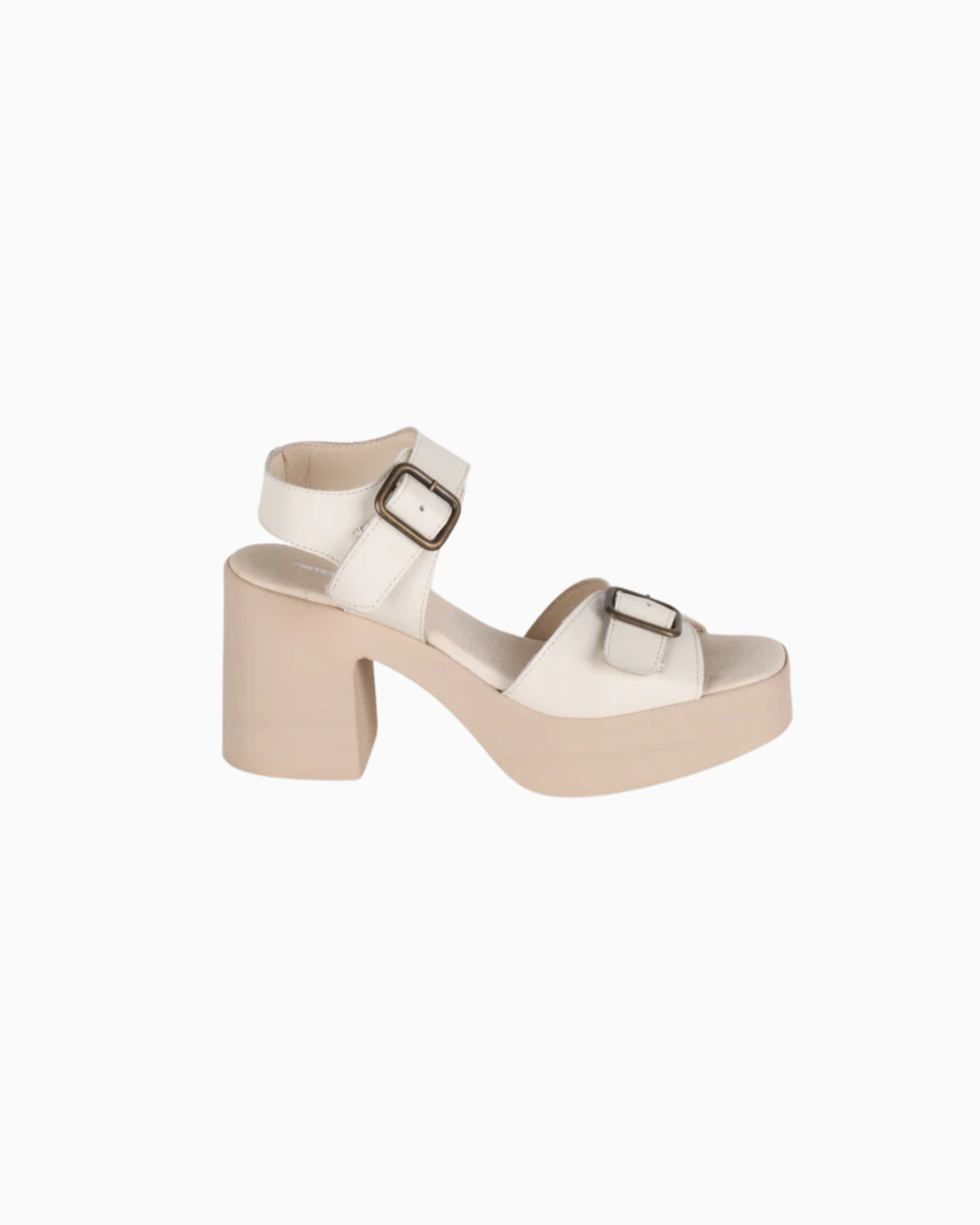 Margo Heel in Clouds
