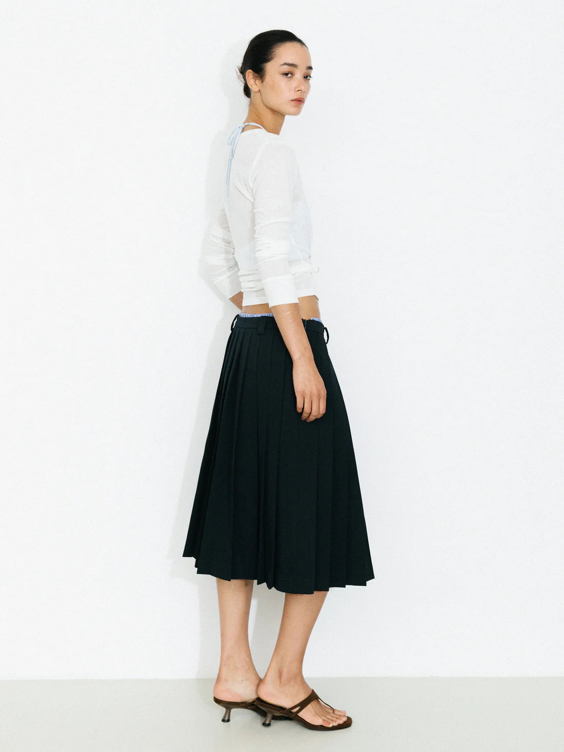 Double Waistband Contrast Pleated Skirt in Navy — view 5
