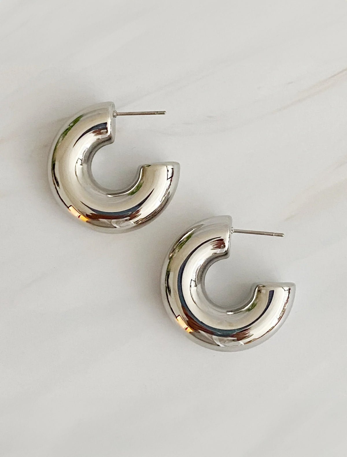 Polished Hollow Daily Hoop Earrings in Silver