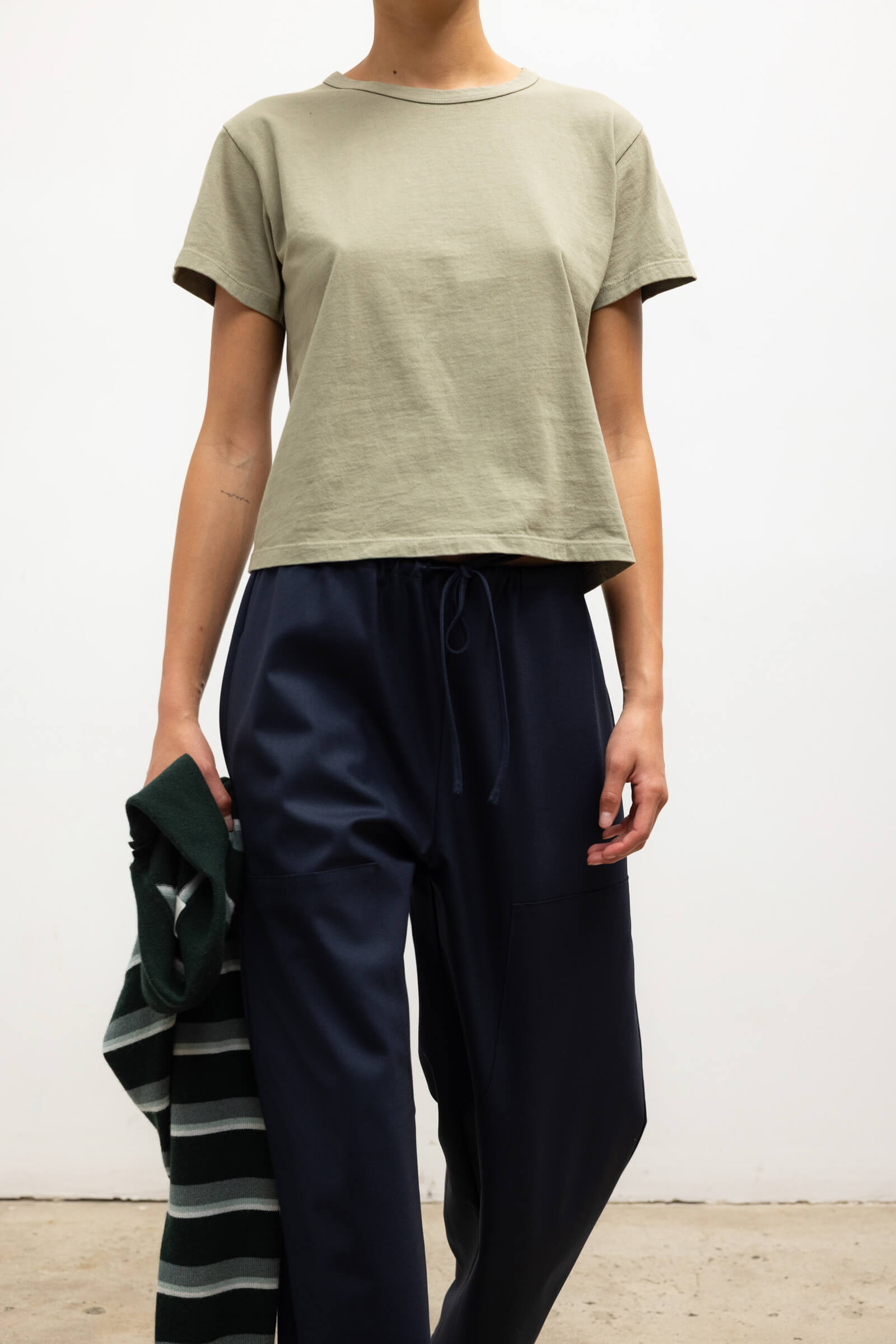 Jane Carpenter Pant in Navy — view 3