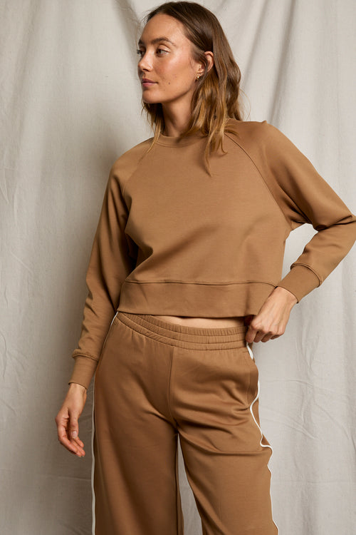 Nell Travel Raglan Sweatshirt in Mocha
