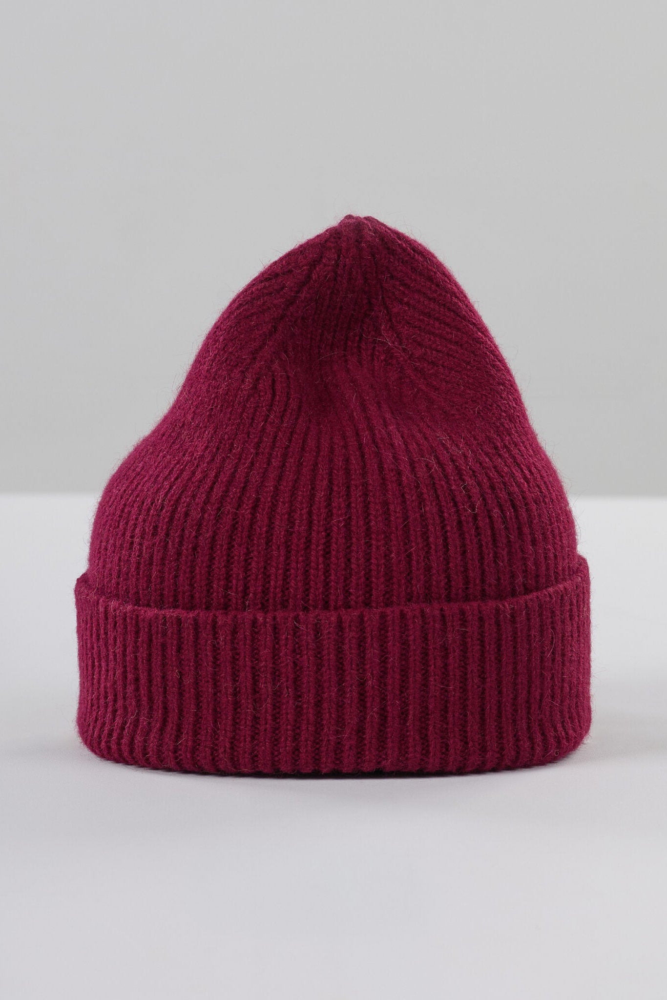 Le Bonnet Beanie in Wine