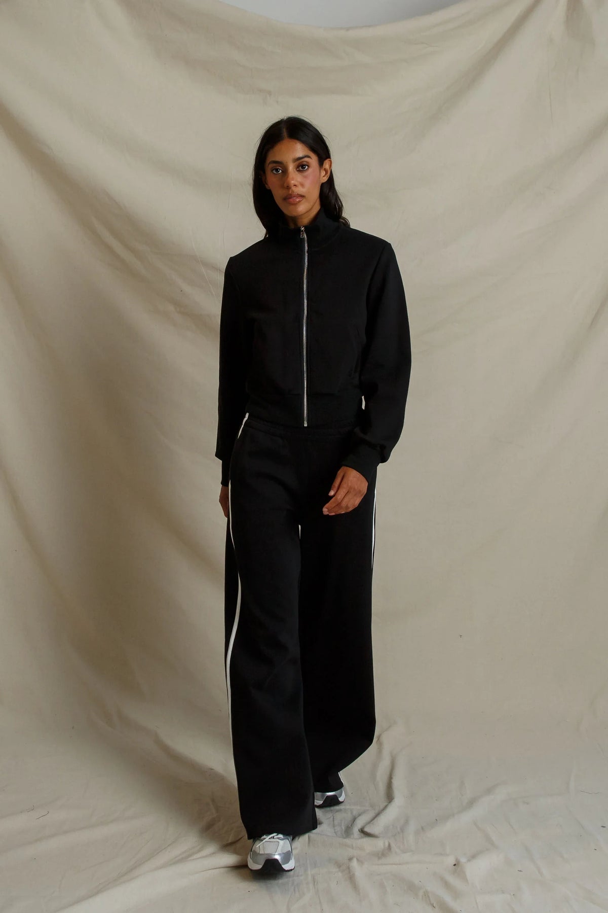 Mikos Pureform Wide Leg Pant in True Black - view 5