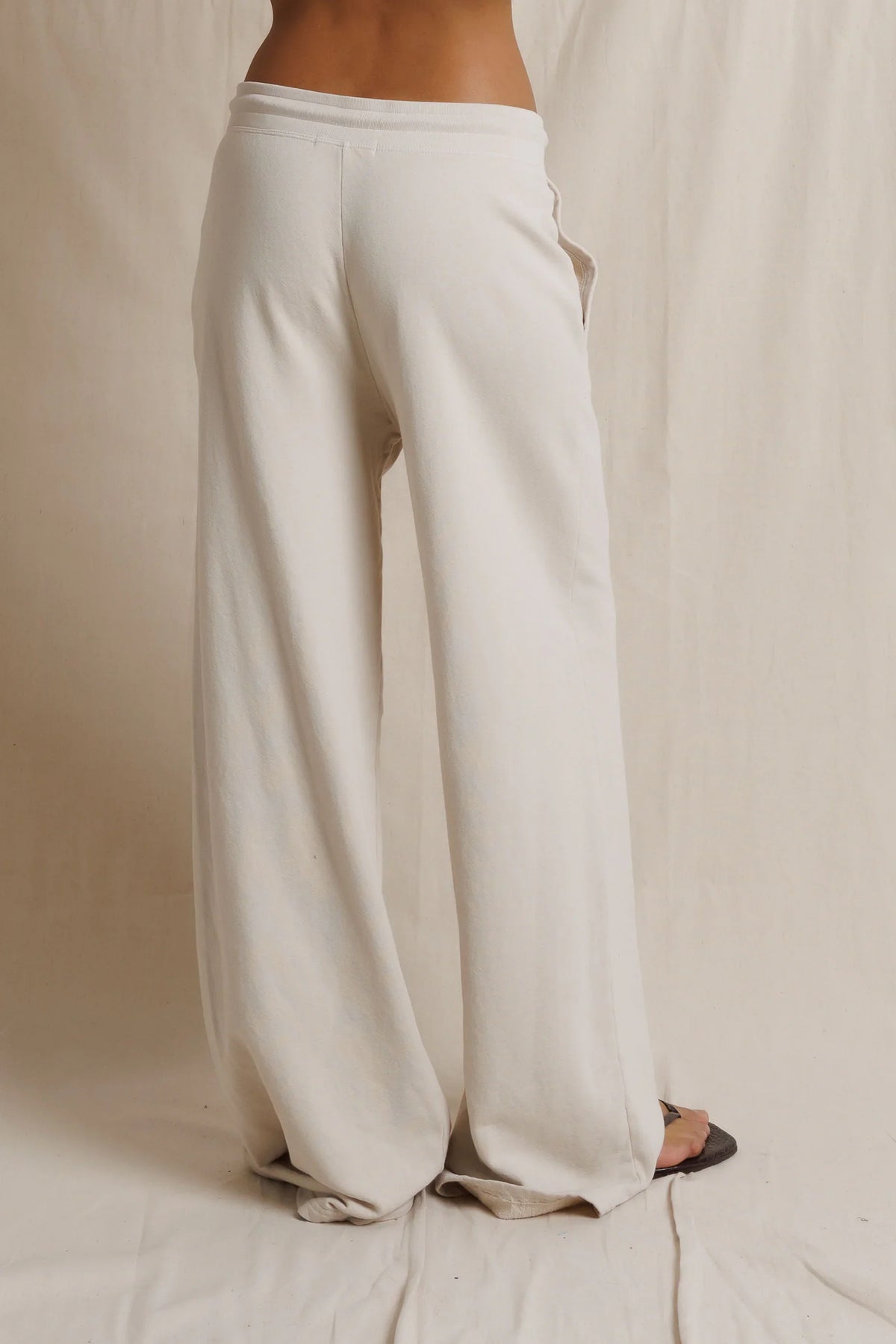 Perfect White Tee Noa French Terry Pant in Whitecap Grey, view 3
