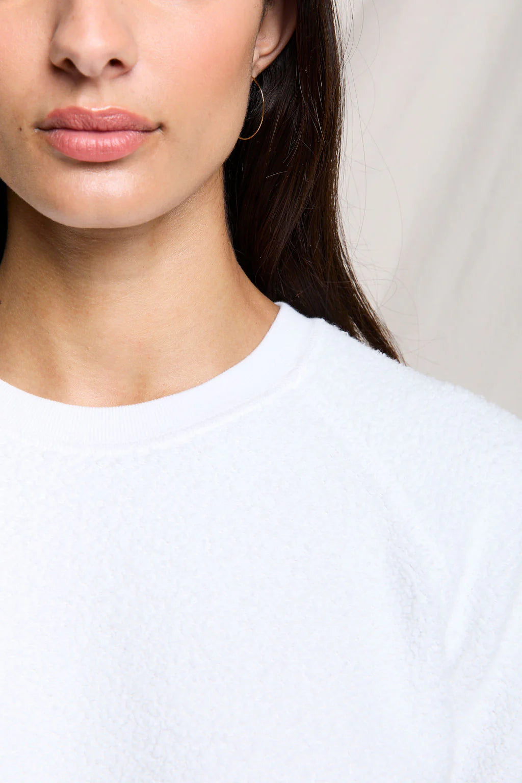 Perfect White Tee Ziggy crew neck sweatshirt in white — on model, second view