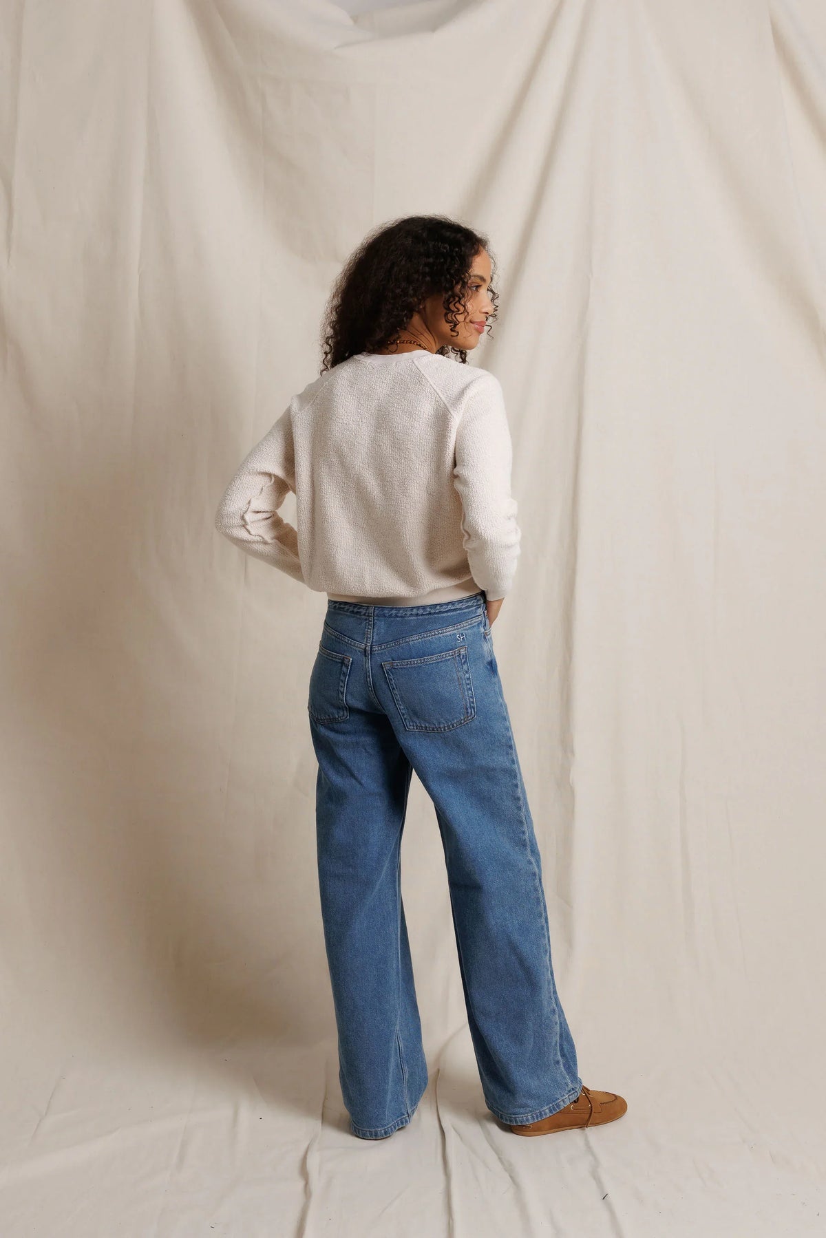 Perfect White Tee Ziggy Sweatshirt in Whitecap Grey, view 3